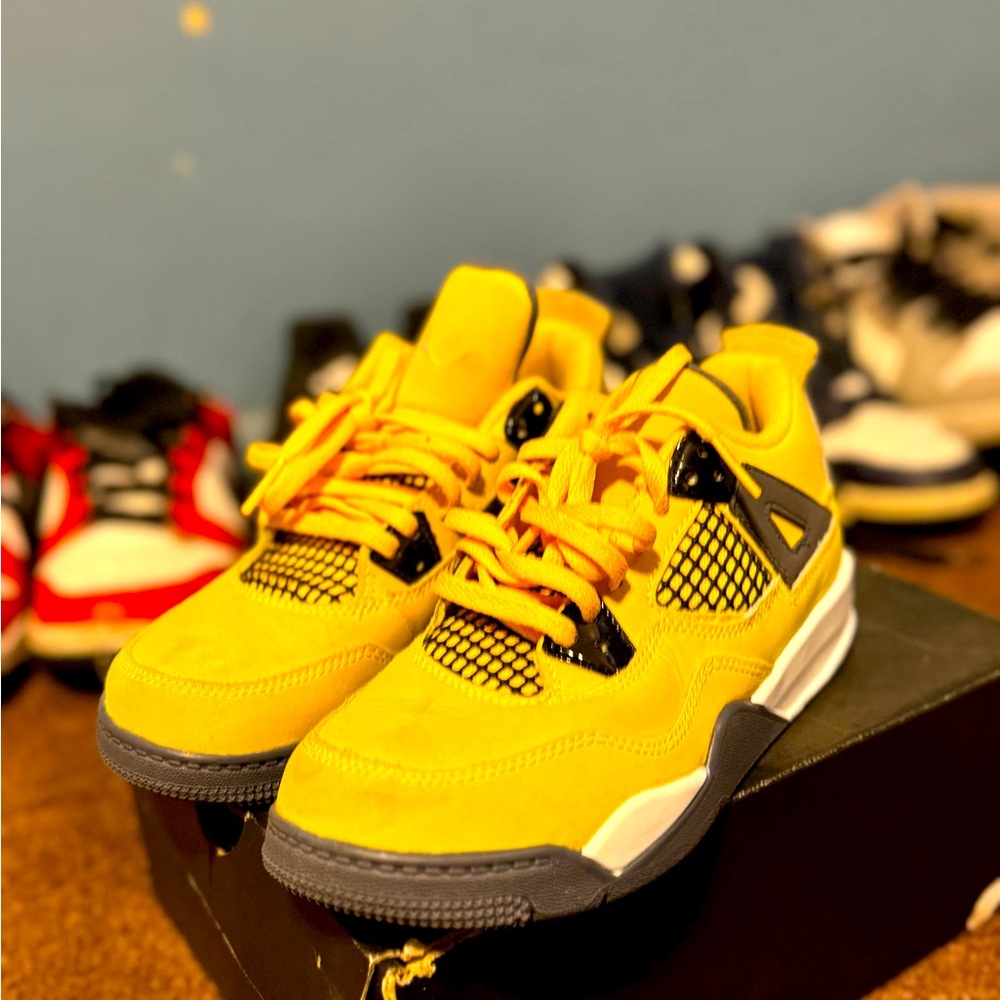 Jordan 4 thunder kids size 2